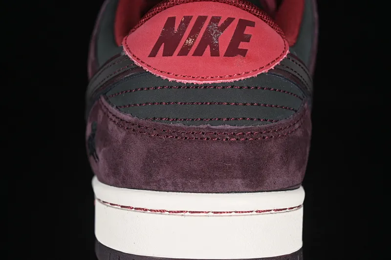 All categories Nk SB Dunk Series Nk SB Dunk Low low-top sneakers K version Riot Skateshop x Nk SB Dunk Low joint model Bordeaux red low-top casual sneakers FZ1289-200